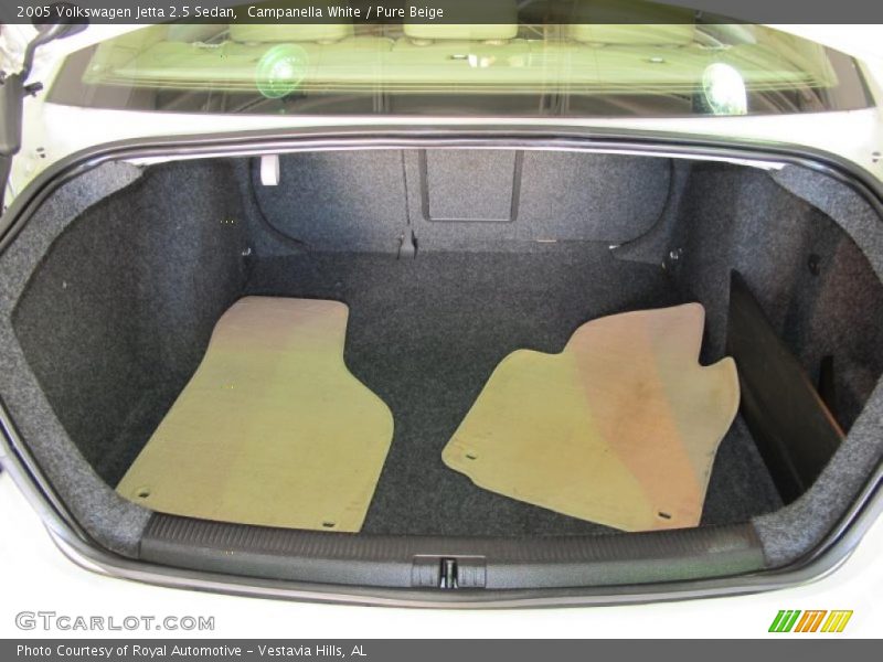 Campanella White / Pure Beige 2005 Volkswagen Jetta 2.5 Sedan