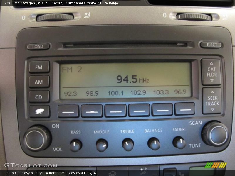 Campanella White / Pure Beige 2005 Volkswagen Jetta 2.5 Sedan