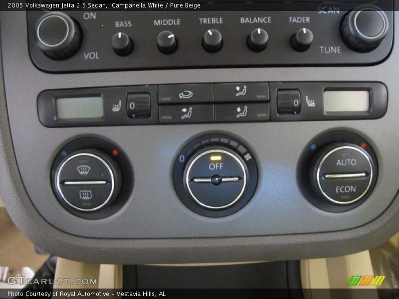 Campanella White / Pure Beige 2005 Volkswagen Jetta 2.5 Sedan