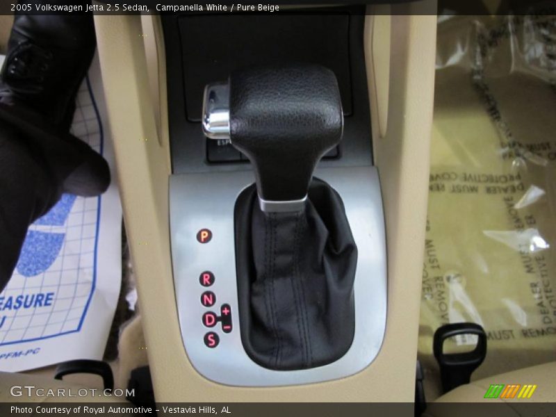 Campanella White / Pure Beige 2005 Volkswagen Jetta 2.5 Sedan