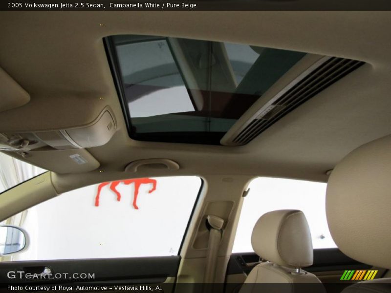 Campanella White / Pure Beige 2005 Volkswagen Jetta 2.5 Sedan