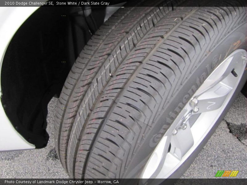 Stone White / Dark Slate Gray 2010 Dodge Challenger SE