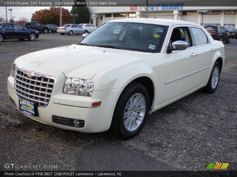 Cool Vanilla White / Dark Slate Gray 2010 Chrysler 300 Touring