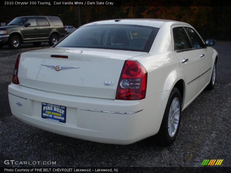Cool Vanilla White / Dark Slate Gray 2010 Chrysler 300 Touring