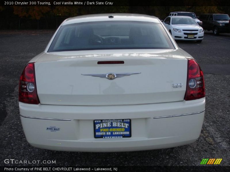 Cool Vanilla White / Dark Slate Gray 2010 Chrysler 300 Touring