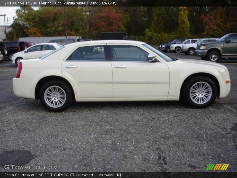 Cool Vanilla White / Dark Slate Gray 2010 Chrysler 300 Touring
