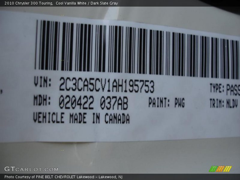 Cool Vanilla White / Dark Slate Gray 2010 Chrysler 300 Touring