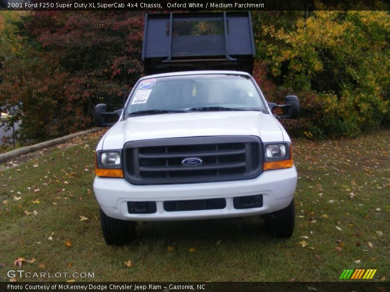 Oxford White / Medium Parchment 2001 Ford F250 Super Duty XL SuperCab 4x4 Chassis