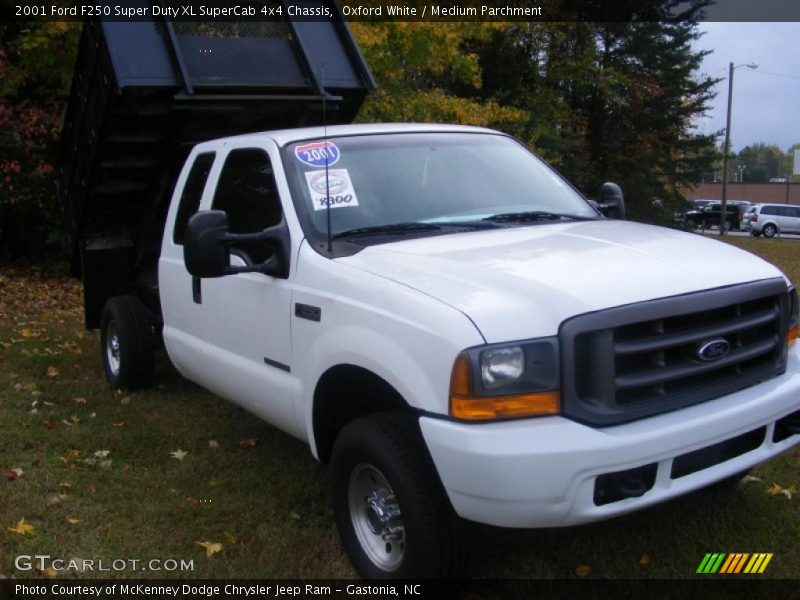 Oxford White / Medium Parchment 2001 Ford F250 Super Duty XL SuperCab 4x4 Chassis