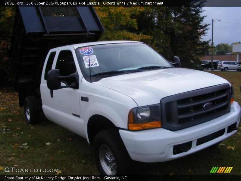 Oxford White / Medium Parchment 2001 Ford F250 Super Duty XL SuperCab 4x4 Chassis