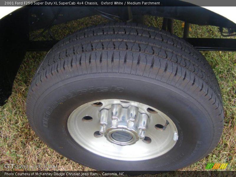 Oxford White / Medium Parchment 2001 Ford F250 Super Duty XL SuperCab 4x4 Chassis