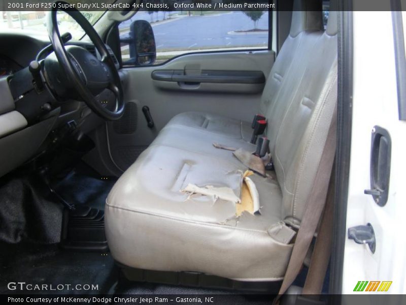 Oxford White / Medium Parchment 2001 Ford F250 Super Duty XL SuperCab 4x4 Chassis