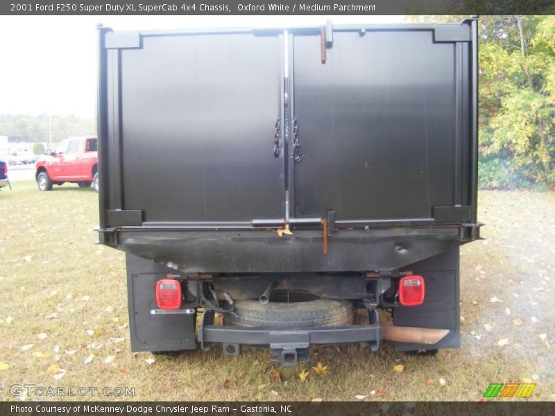 Oxford White / Medium Parchment 2001 Ford F250 Super Duty XL SuperCab 4x4 Chassis