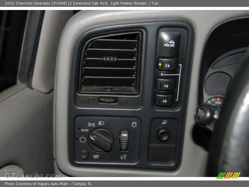 Controls of 2003 Silverado 2500HD LS Extended Cab 4x4