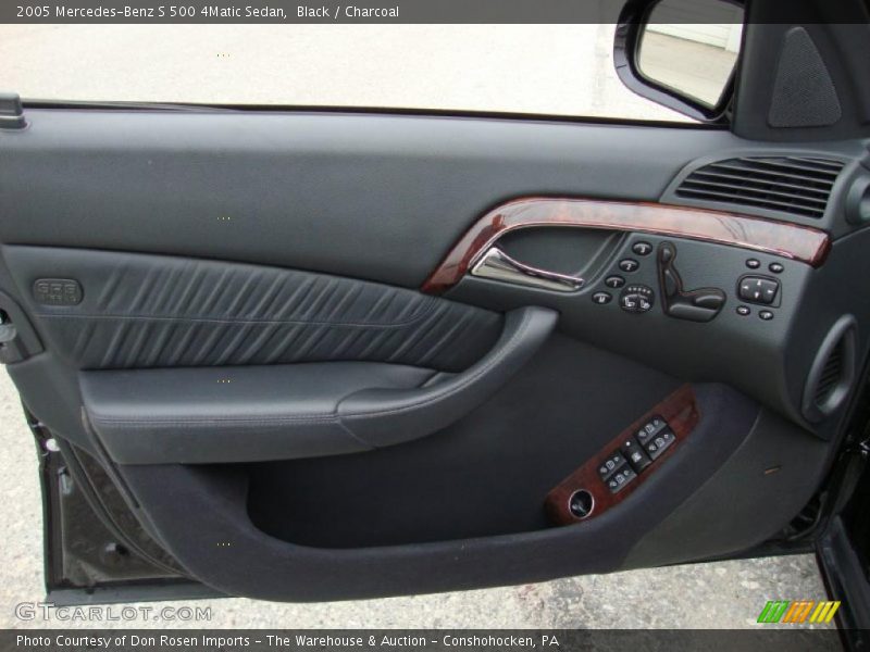 Door Panel of 2005 S 500 4Matic Sedan