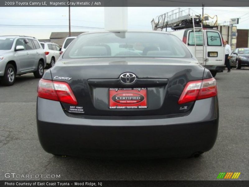 Magnetic Gray Metallic / Ash 2009 Toyota Camry LE