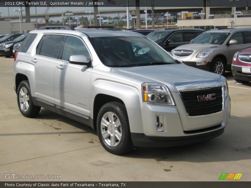 Front 3/4 View of 2011 Terrain SLE