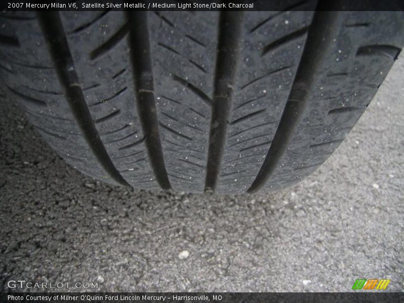 Satellite Silver Metallic / Medium Light Stone/Dark Charcoal 2007 Mercury Milan V6