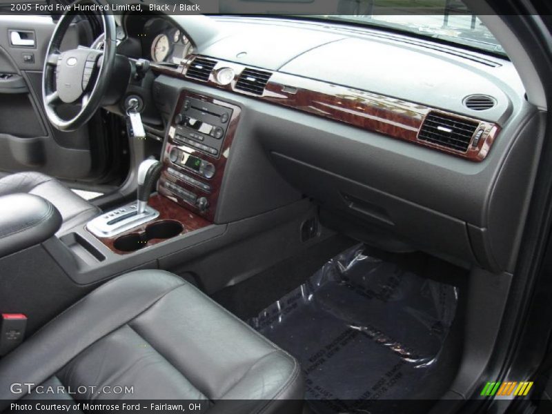 Dashboard of 2005 Five Hundred Limited