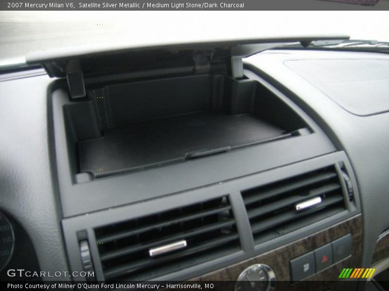 Satellite Silver Metallic / Medium Light Stone/Dark Charcoal 2007 Mercury Milan V6