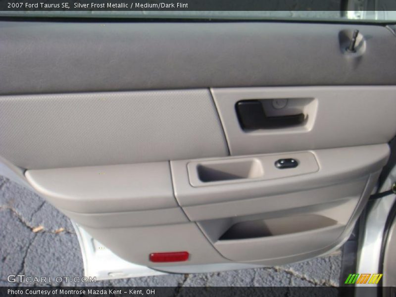 Silver Frost Metallic / Medium/Dark Flint 2007 Ford Taurus SE