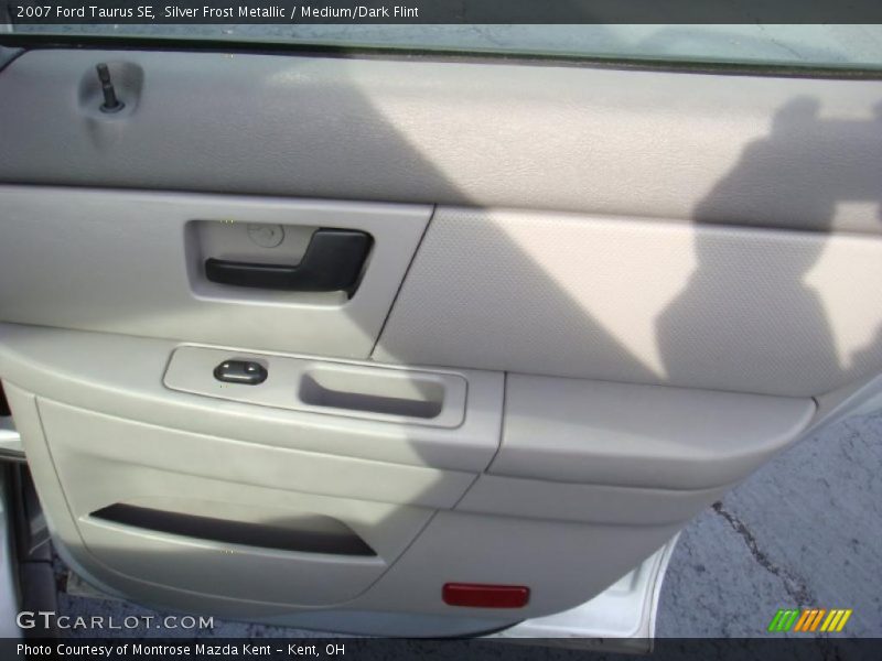 Silver Frost Metallic / Medium/Dark Flint 2007 Ford Taurus SE
