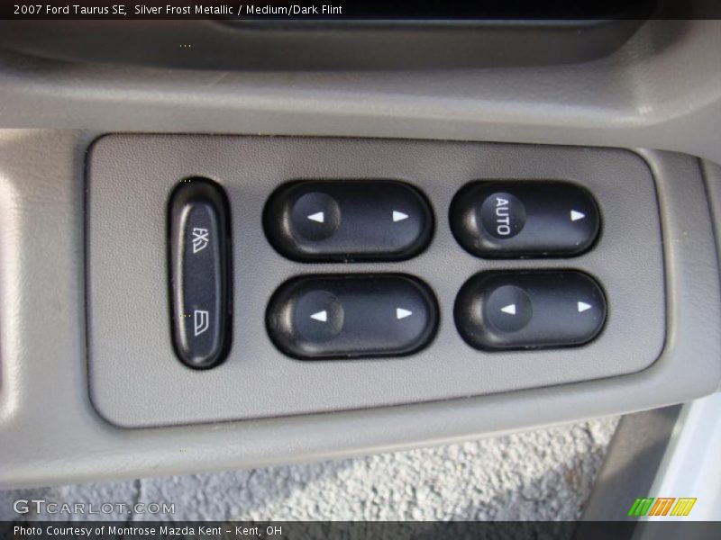 Silver Frost Metallic / Medium/Dark Flint 2007 Ford Taurus SE