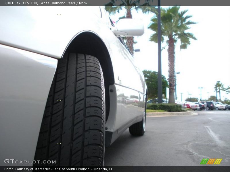 White Diamond Pearl / Ivory 2001 Lexus ES 300