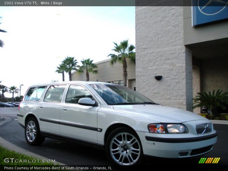 White / Beige 2001 Volvo V70 T5