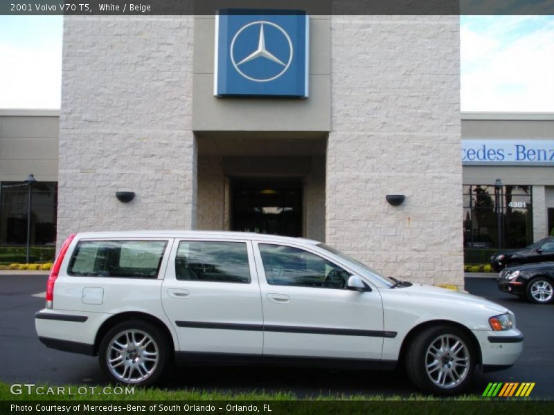 White / Beige 2001 Volvo V70 T5