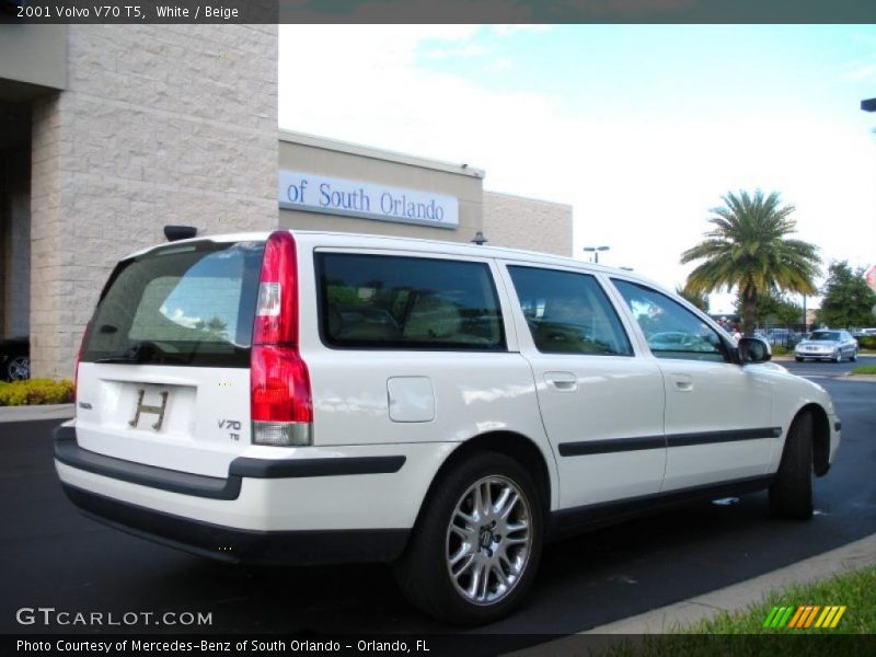 White / Beige 2001 Volvo V70 T5