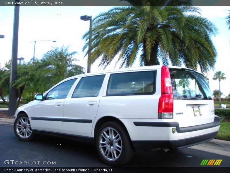 White / Beige 2001 Volvo V70 T5