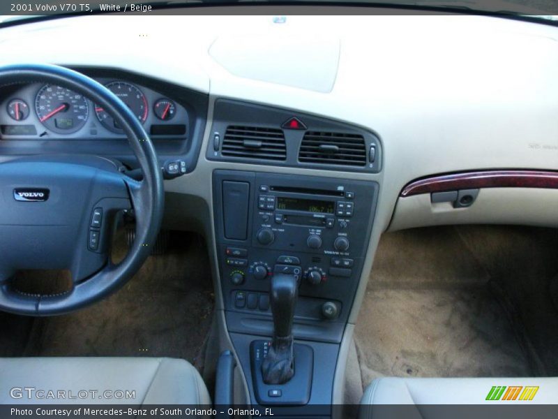 White / Beige 2001 Volvo V70 T5