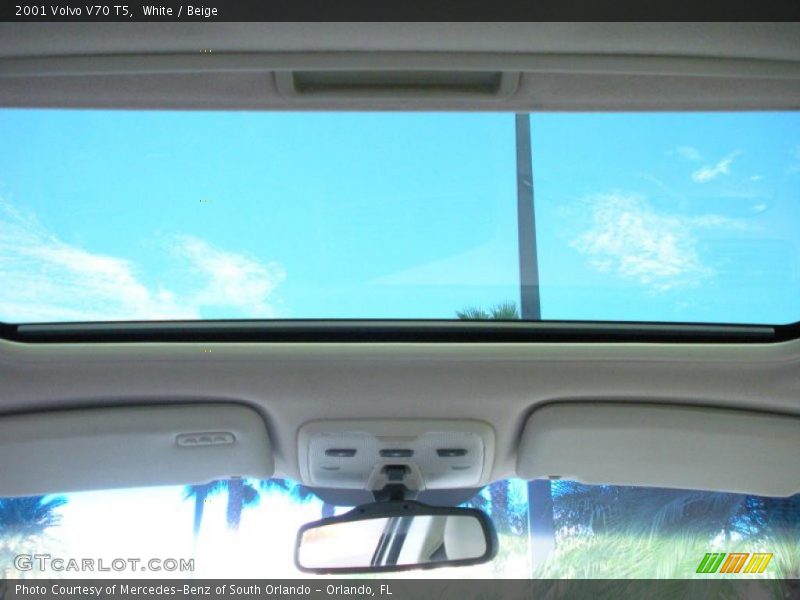 White / Beige 2001 Volvo V70 T5