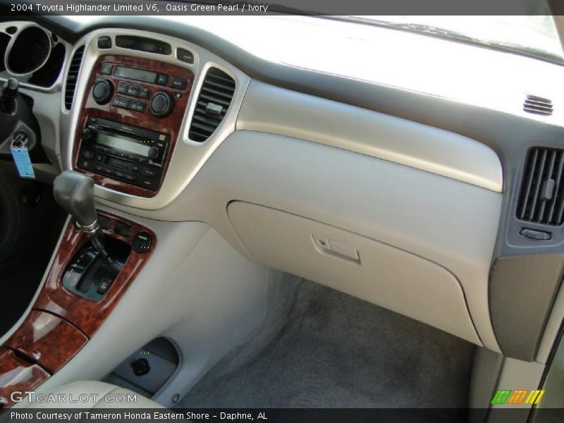 Oasis Green Pearl / Ivory 2004 Toyota Highlander Limited V6