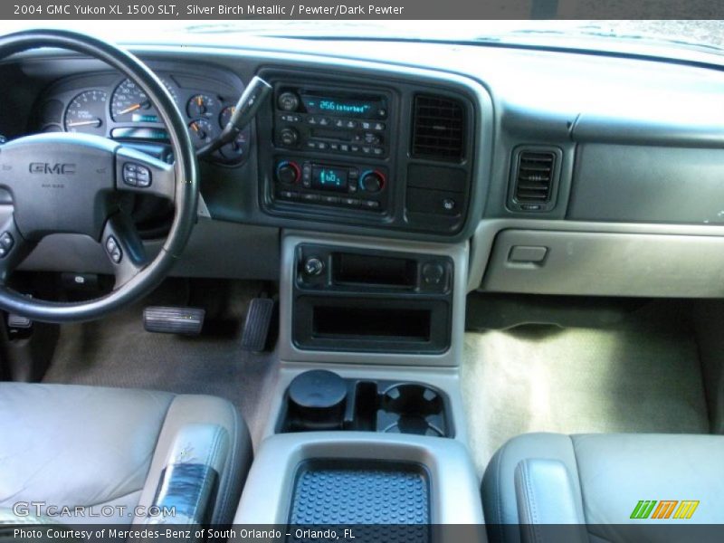 Dashboard of 2004 Yukon XL 1500 SLT