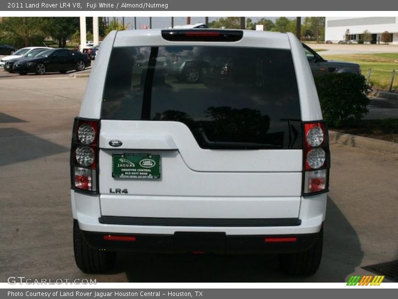 Fuji White / Almond/Nutmeg 2011 Land Rover LR4 V8