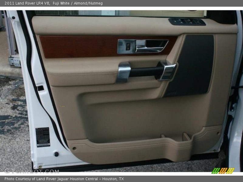 Fuji White / Almond/Nutmeg 2011 Land Rover LR4 V8