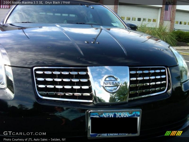 Onyx Black / Frost 2006 Nissan Maxima 3.5 SE