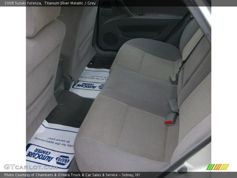 Titanium Silver Metallic / Grey 2008 Suzuki Forenza