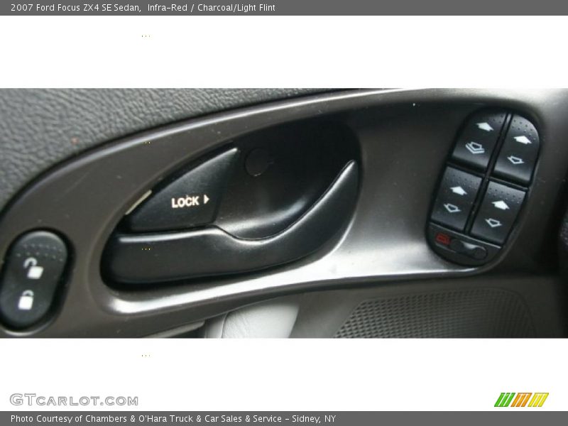 Infra-Red / Charcoal/Light Flint 2007 Ford Focus ZX4 SE Sedan