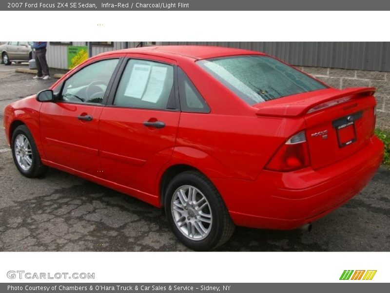 Infra-Red / Charcoal/Light Flint 2007 Ford Focus ZX4 SE Sedan