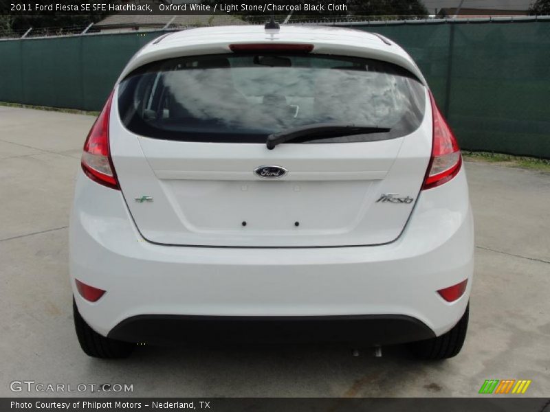 Oxford White / Light Stone/Charcoal Black Cloth 2011 Ford Fiesta SE SFE Hatchback