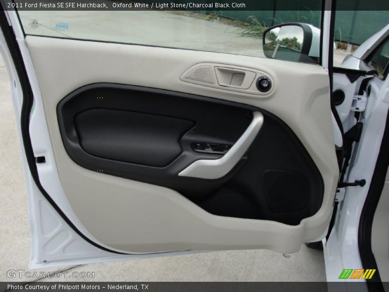 Oxford White / Light Stone/Charcoal Black Cloth 2011 Ford Fiesta SE SFE Hatchback