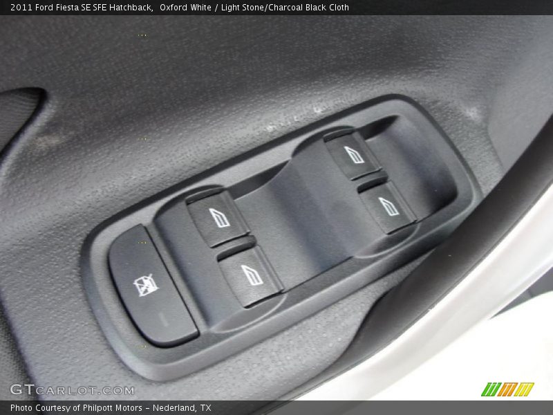 Oxford White / Light Stone/Charcoal Black Cloth 2011 Ford Fiesta SE SFE Hatchback
