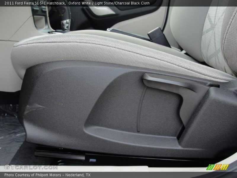 Oxford White / Light Stone/Charcoal Black Cloth 2011 Ford Fiesta SE SFE Hatchback