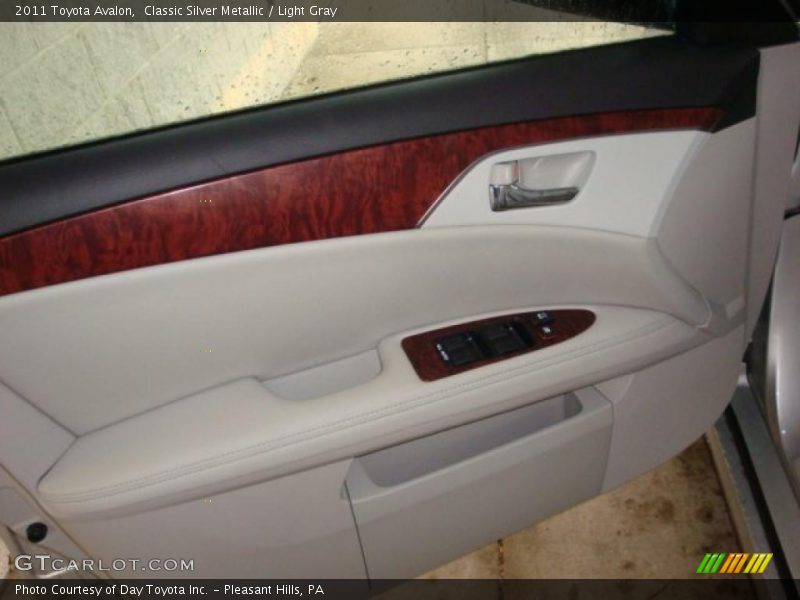 Classic Silver Metallic / Light Gray 2011 Toyota Avalon