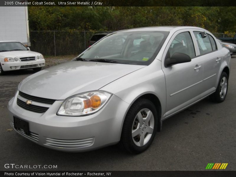 Front 3/4 View of 2005 Cobalt Sedan