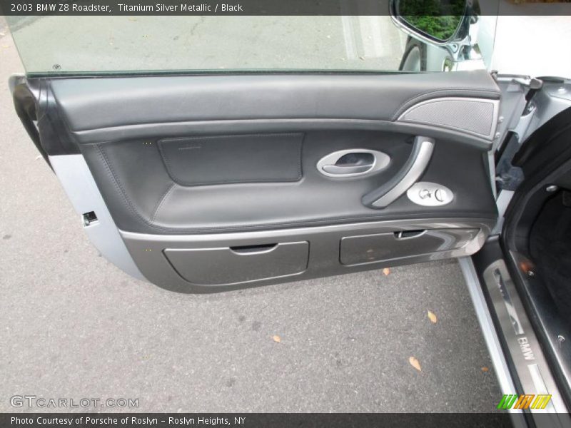 Door Panel of 2003 Z8 Roadster