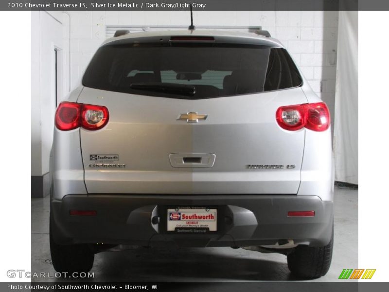 Silver Ice Metallic / Dark Gray/Light Gray 2010 Chevrolet Traverse LS